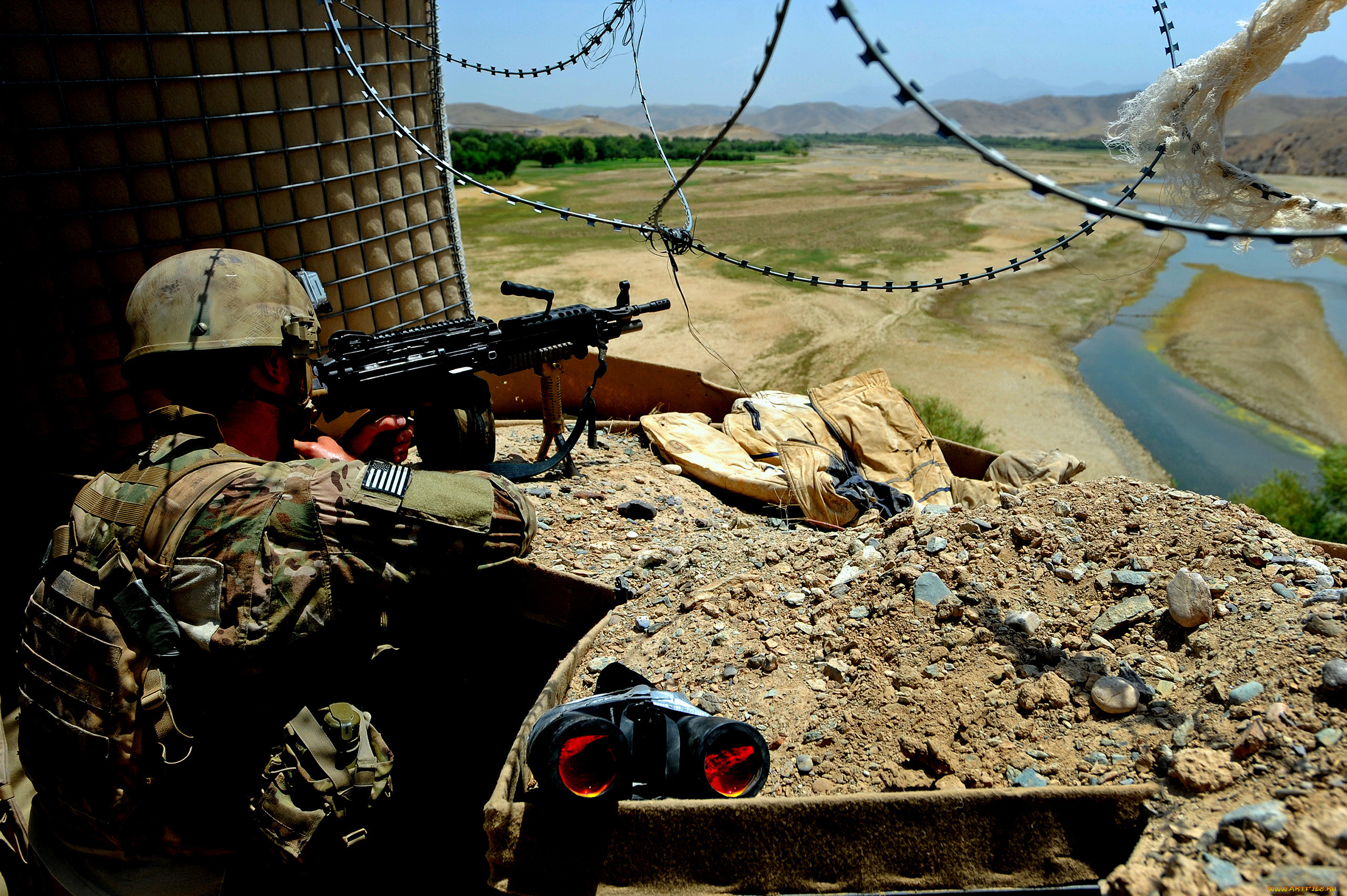 Метки солдат. Спецназ в Афганистане обои. Спецназ Гром Экспедиция в сахаре 1997.